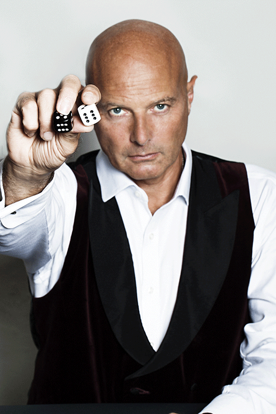 Audience astonished by London mind reader Roberto Forzoni